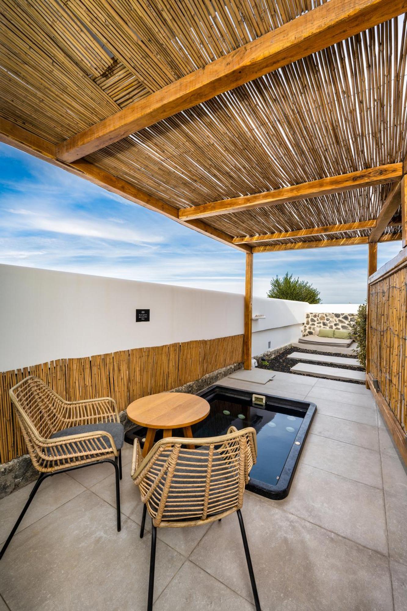 Callia Retreat Suites - Adults Only Fira  Exterior foto